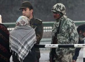 Robert Fisk: 'Peki orduyu kim dizginleyecek?'