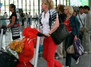 Rus turistler Mısır'ı terk ediyor