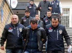 Sahte polisler, CD satıcısını gasp etti