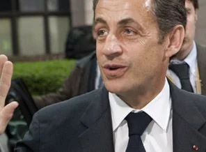Sarkozy'nin 5 saatlik ziyareti krize sebep oldu