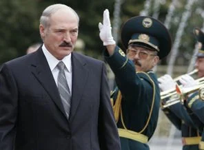 Sikorski: Lukaşenko da kaçacak