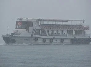 Sis Çanakkale boğazını kapattı