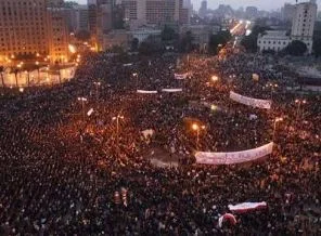 Tahrir Meydanı'nda Mübarek provokasyonu