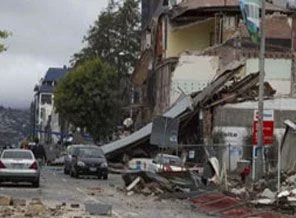 Yeni Zelanda'da 300 kişi enkaz altında