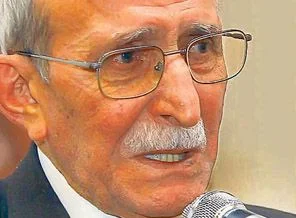 50 yıllık başkanlığa gözyaşlarıyla veda etti
