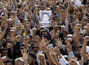 Bahreyn'de rejim yanlıları protestocuları bastırdı