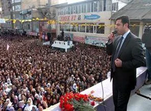 BDP'nin mitinginde elektrik çarptı!