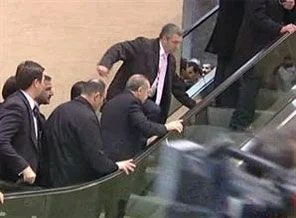 Bir merdiven kazası da Erdoğan atlattı