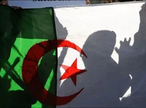 Cezayir, Kaddafi'ye destek iddiasını reddetti