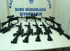 Diyarbakır'da suikast silahları ele geçirildi