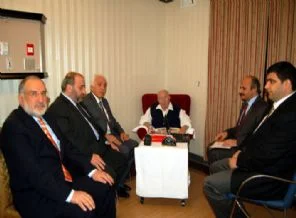 Erbakan için Lübnan'da taziye defteri