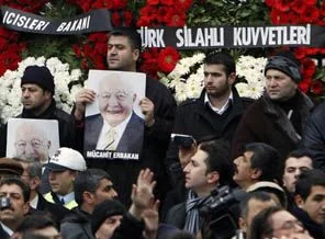 Erbakan'ın cenazesine TSK'dan çelenk
