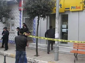 Eyüp'te PTT şubesi soyuldu