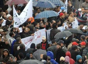 Fas polisi protestocu grubun sesini kesti