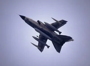 Fransa: Libya üzerinde 20 uçağımız var