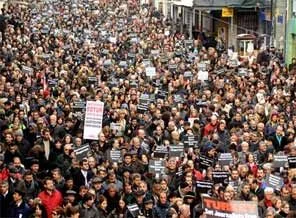Gazeteciler Taksim'de eylem yaptı