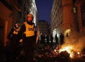 Gençler Londra'yı savaş alanına çevirdi