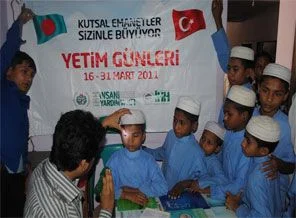 İHH Bangladeş'te yetim çocukları sünnet ettirdi