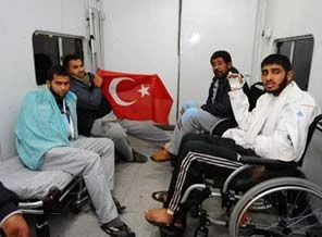 İHH Libyalı yaralıları Türkiye'ye getirdi