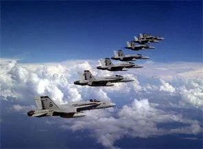 İspanya 4 F-18 askeri uçağını İtalya'ya gönderdi