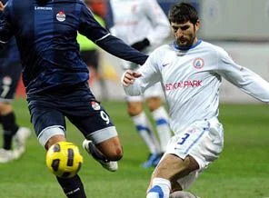 İstanbul Büyükşehir Belediyespor yarı finalde