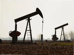 İtalya Libya'daki petrol üretimini durdurdu