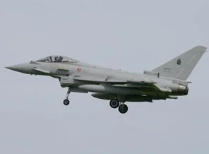 İtalyan jetleri Libya'ya havalandı