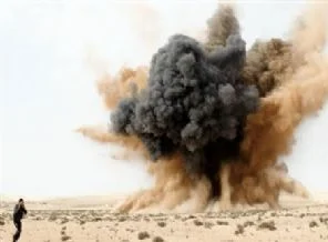 Kaddafi güçleri Misrata'yı bombalıyor