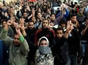 Kaddafi'nin karargahında kadınlı-çocuklu protesto
