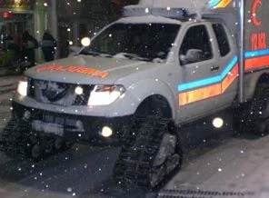 Kar altındaki Ankara'ya paletli ambulans