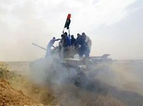 Libya'daki muhalifler, batıya ilerliyor