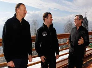 Medvedev, Aliyev ve Sarkisyan buluştu