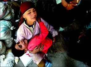 Mülteci kampında yangın: 21 ölü, 100 yaralı