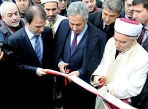 Pertevniyal Valide Sultan Camii açıldı