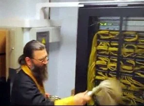 Rus papaz, RuTube'u kötü ruhlardan arındırdı (!)