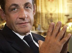 Sarkozy kazdığı kuyuya düştü