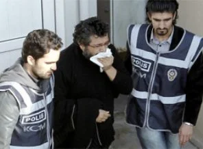 Soner Yalçın, Baykal ve Ilıcak'tan özür diledi