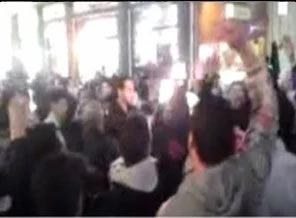 Suriyeliler Esad'a karşı sokakta