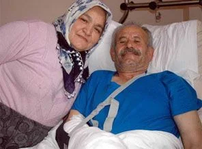 Testereyle bilekten kopan el yerine dikildi