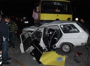 TIR ile otomobil çarpıştı: 3 ölü