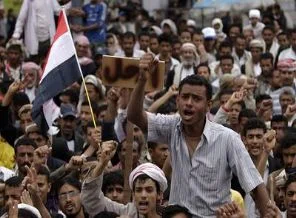 Yemen'de polis ateş açtı: onlarca yaralı