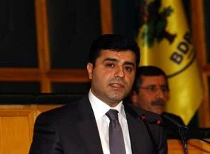 'Devletin imamının ardında namaz kılmayın'