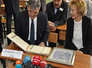 Gül ilkokul yıllarına döndü