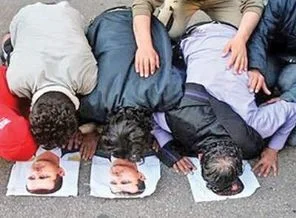 Hadi öp Başkan Esad'ın resmini!