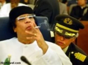 Kaddafi diplomatların eşlerini rehin aldı