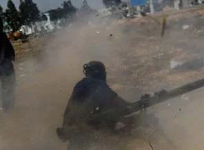 Kaddafi Misrata'yı bombalıyor
