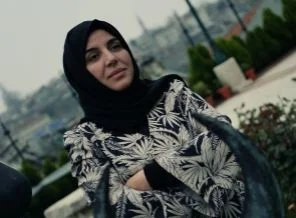 "Lâl" sabırla okunup anlaşılmayı bekler