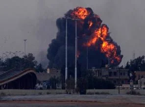 Libya'nın petrol sahası bombalandı