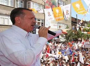 'Molotof kokteylin neresi demokrasi?'