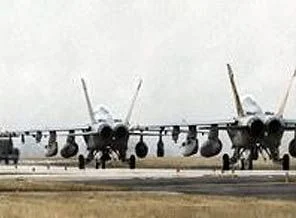 NATO Libya'da dört tankı vurdu